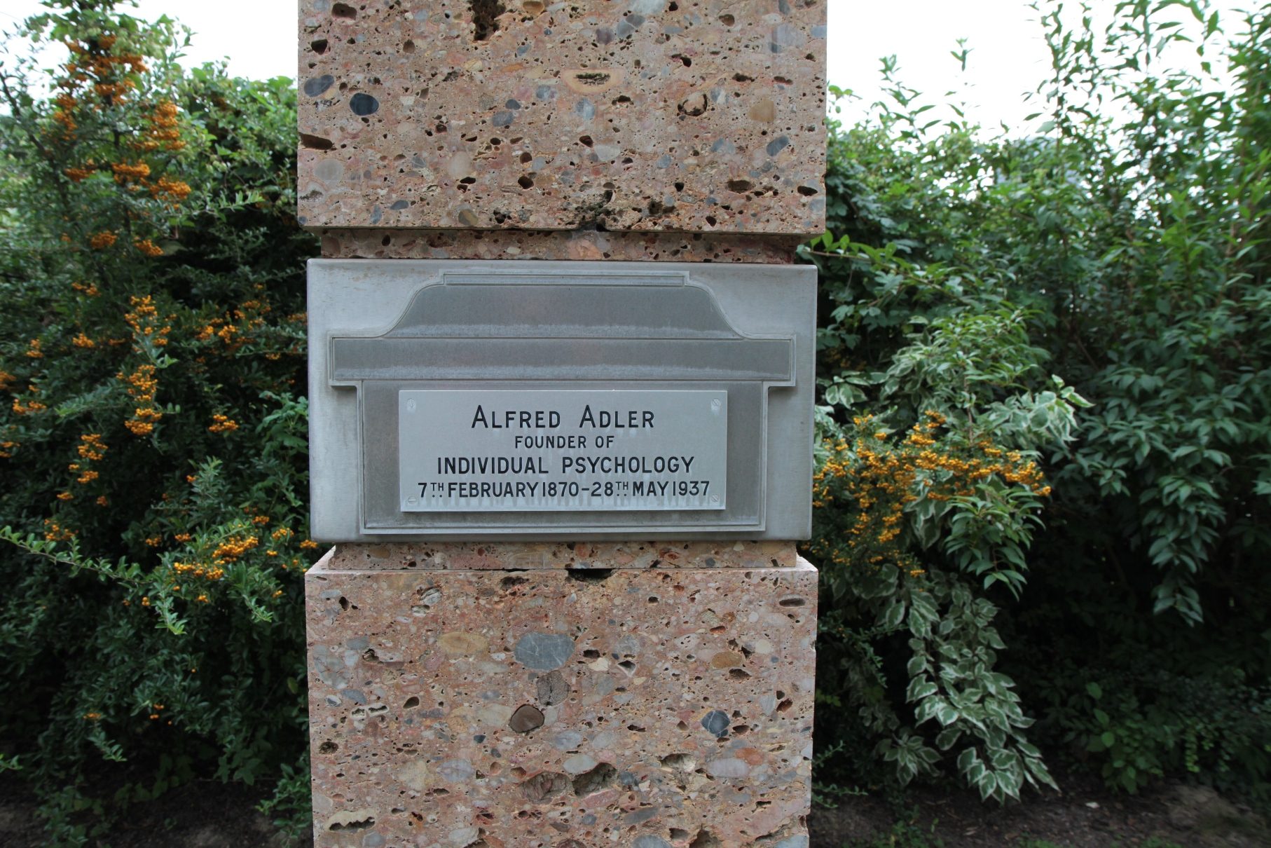 Alfred Adler's tomb, Vienna - 02.JPG